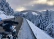 Motorrad im verschneiten Schwarzwald